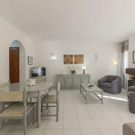 Cardoso Beirao Apartment
